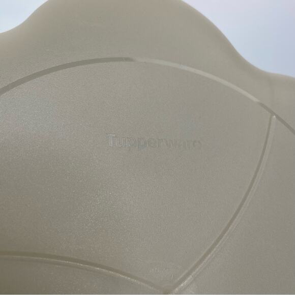 Tupperware chip and dip floral bowl beige 1.5 Gallon - Picture 9 of 16